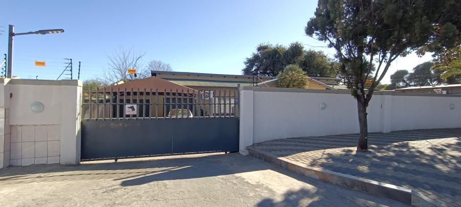 To Let 4 Bedroom Property for Rent in Kuruman Northern Cape